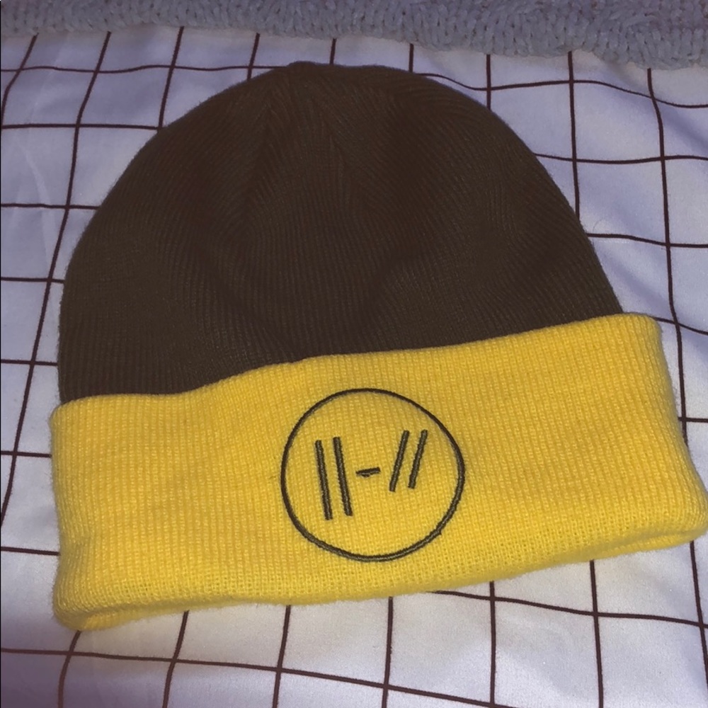 twenty one pilots logo beanie